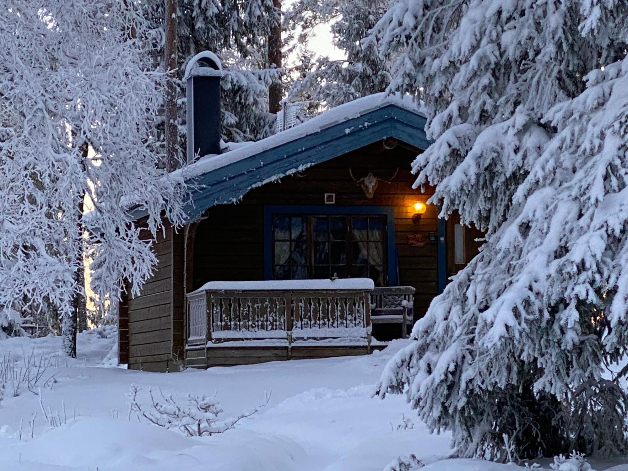 Timrad Stuga I Kanten Av Skogen Med Spa Moejlighet Mullsjö Exteriér fotografie
