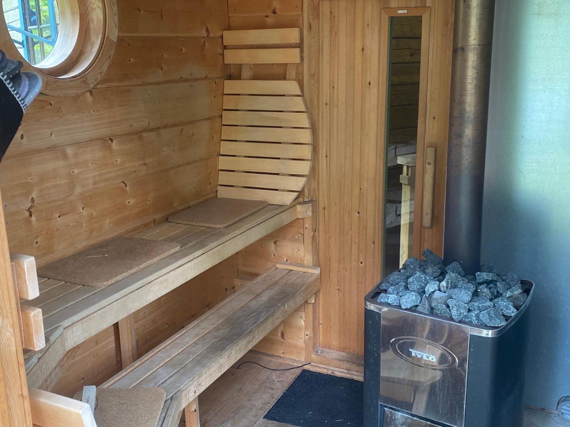 Timrad Stuga I Kanten Av Skogen Med Spa Moejlighet Mullsjö Exteriér fotografie