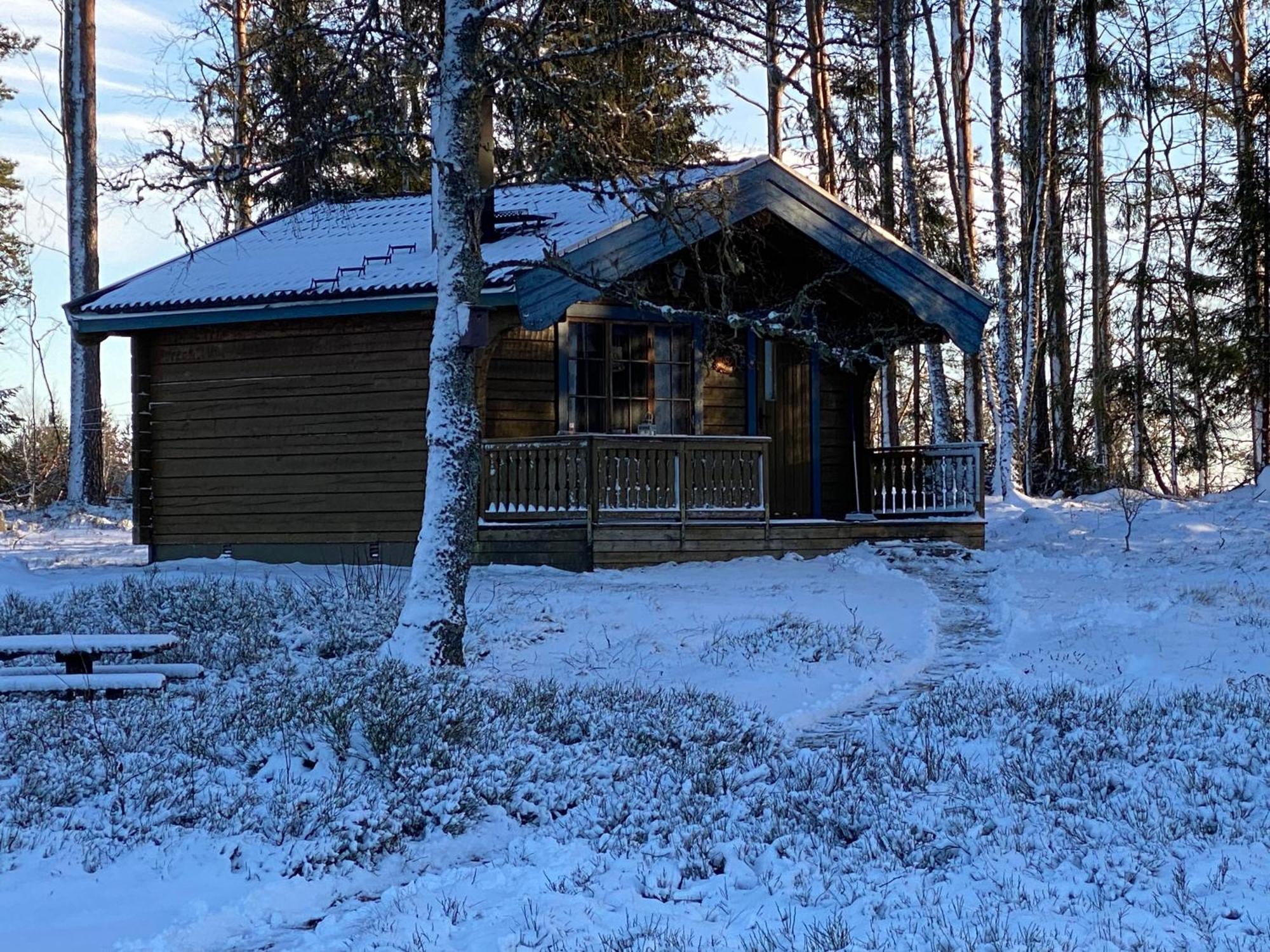 Timrad Stuga I Kanten Av Skogen Med Spa Moejlighet Mullsjö Exteriér fotografie