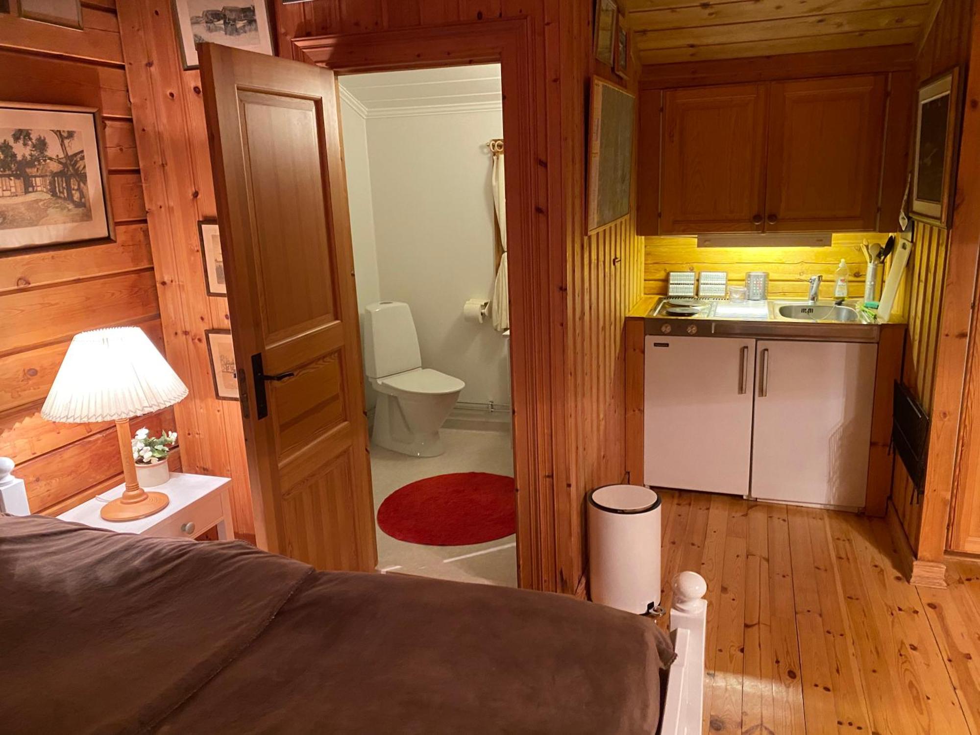 Timrad Stuga I Kanten Av Skogen Med Spa Moejlighet Mullsjö Exteriér fotografie