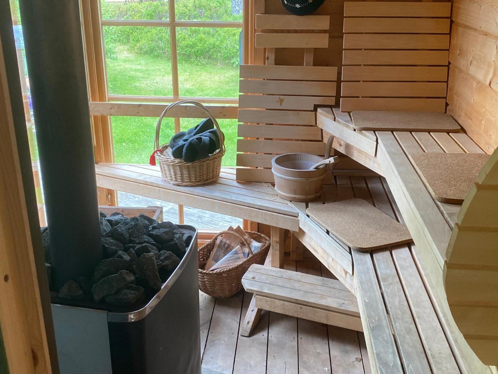 Timrad Stuga I Kanten Av Skogen Med Spa Moejlighet Mullsjö Exteriér fotografie