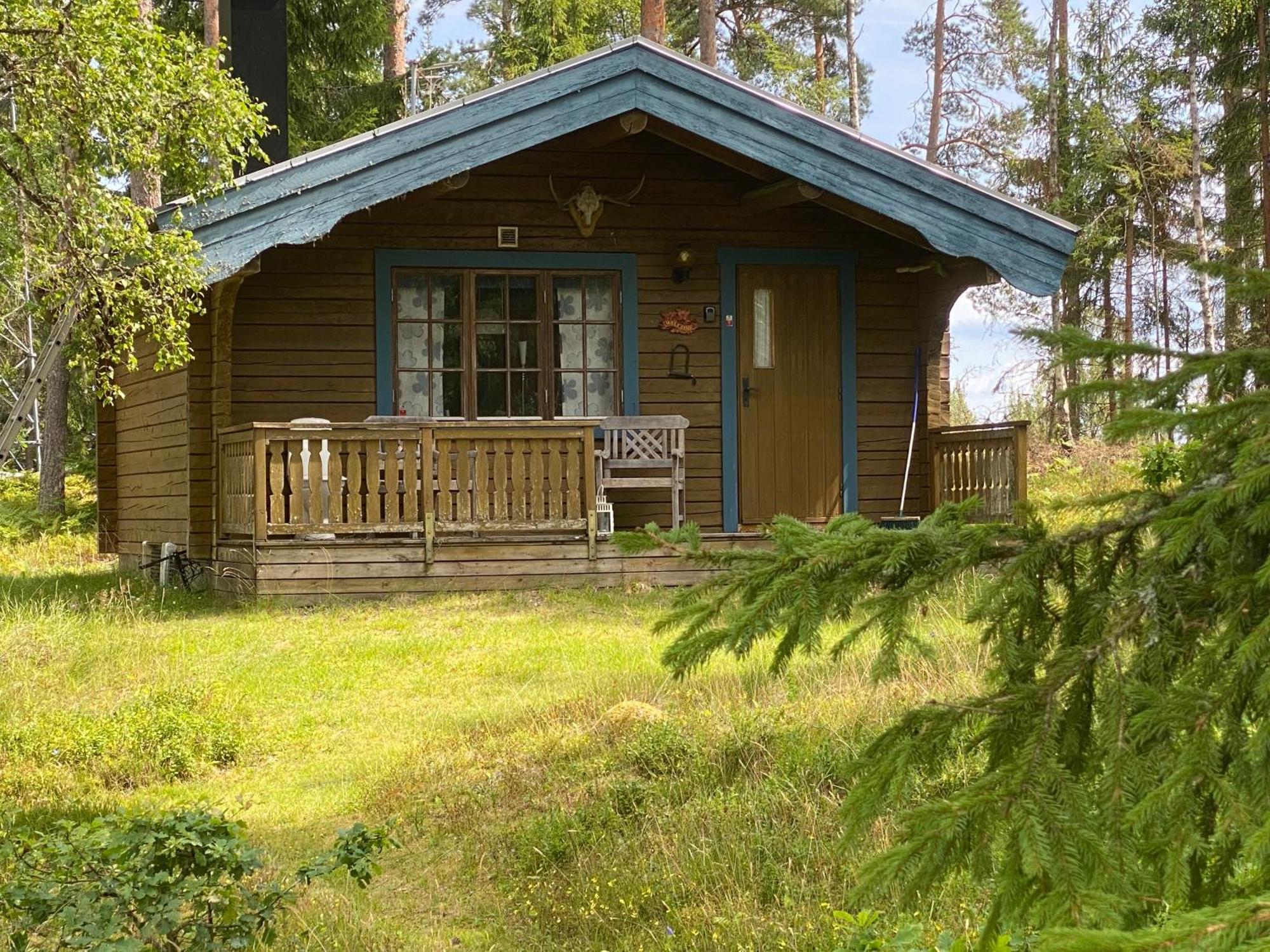 Timrad Stuga I Kanten Av Skogen Med Spa Moejlighet Mullsjö Exteriér fotografie
